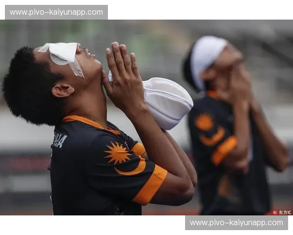 绿茵锋芒的意志对垒：卡雅与淡滨尼流浪者的东南亚足球史诗